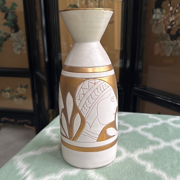 Italy terra cotta pottery art vase Gold and cream colored feminine design - Picture 3 of 9